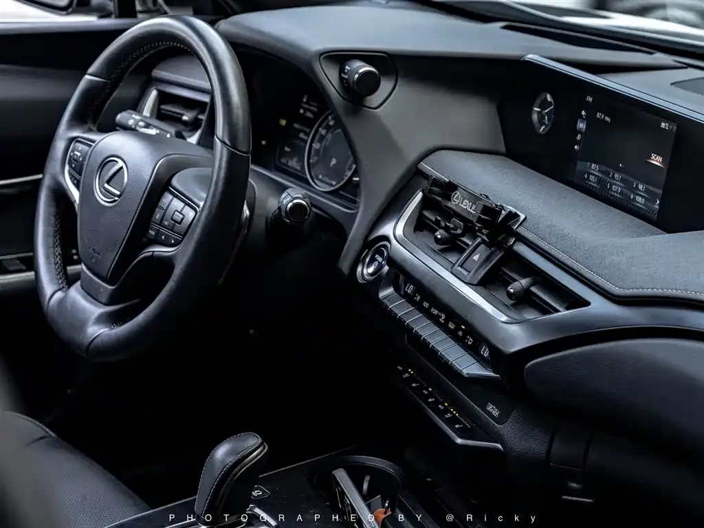 Lexus UX New Energy — фото 5
