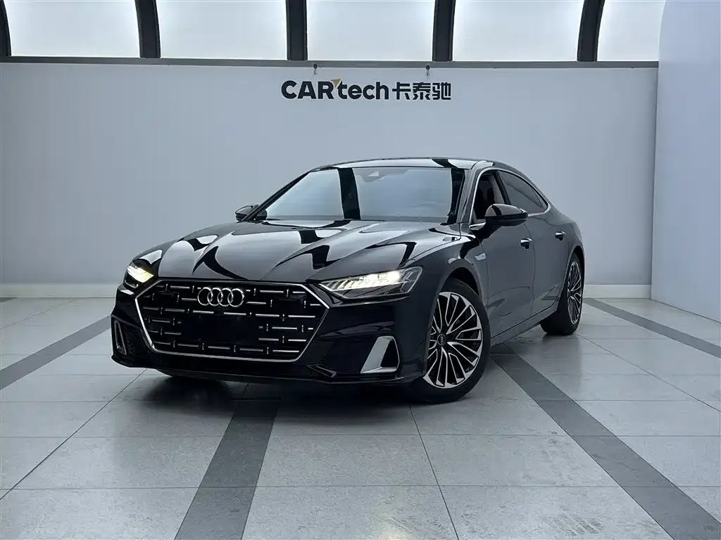 Audi A7L — фото 1