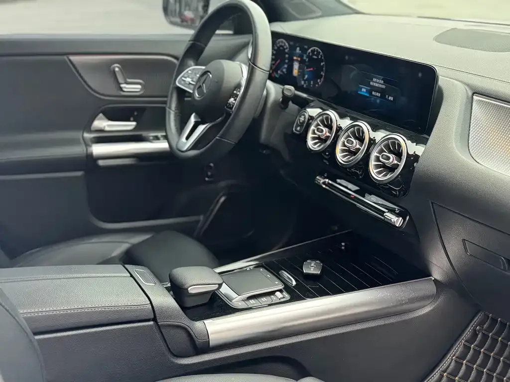 Mercedes-Benz GLA — фото 8