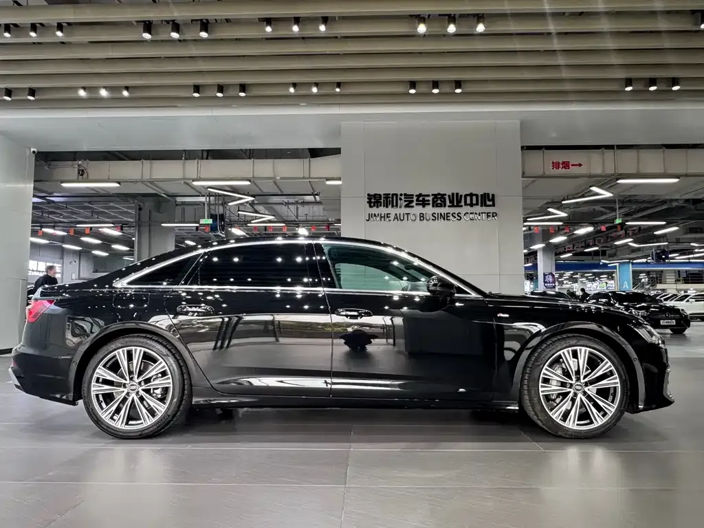Audi A6L — фото 9