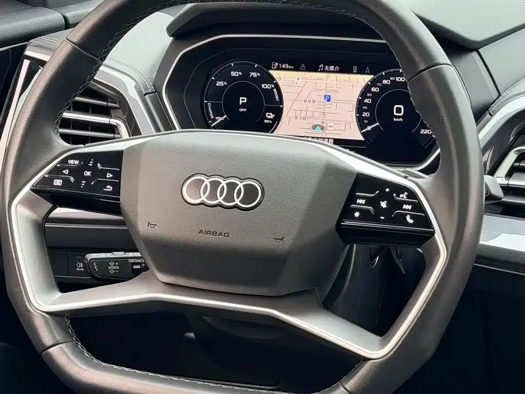 Audi Q4 e-tron — фото 3