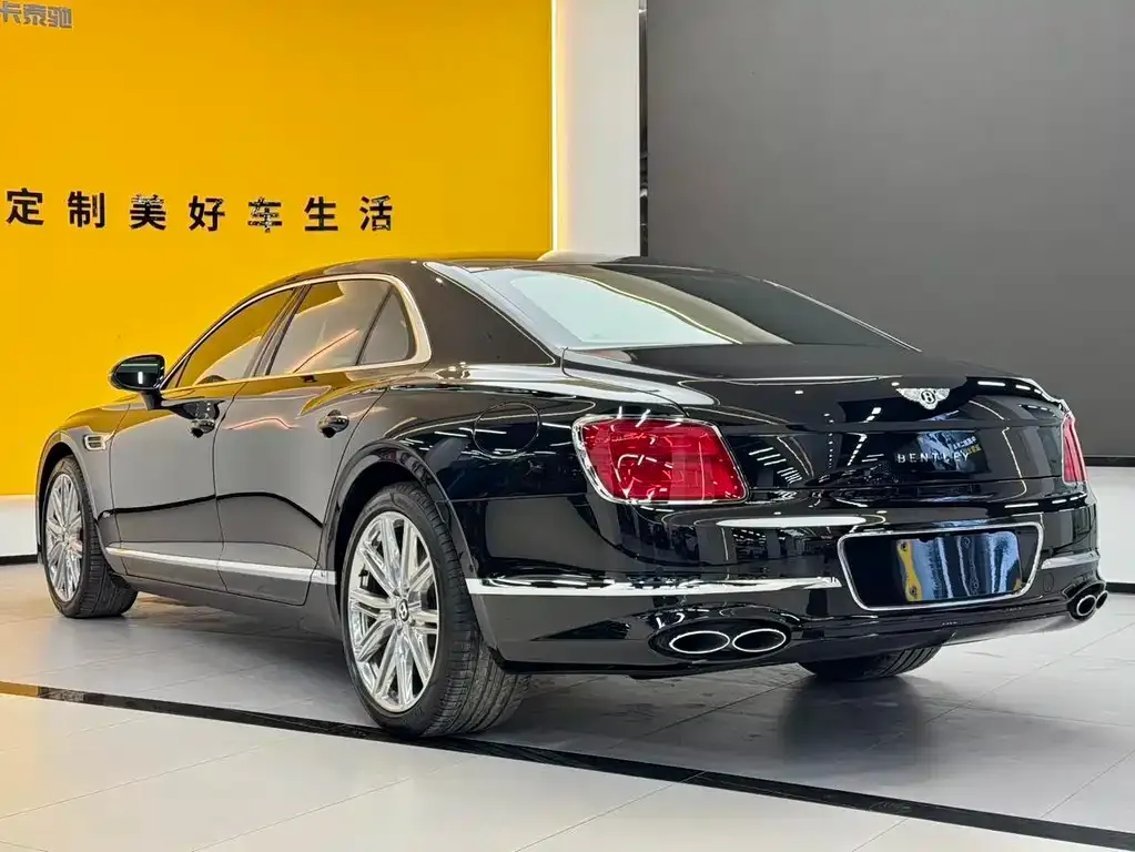 Bentley Flying Spur PHEV — фото 9