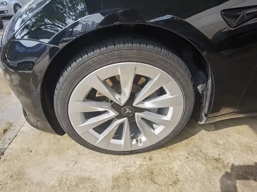 Tesla Model 3 — фото 10