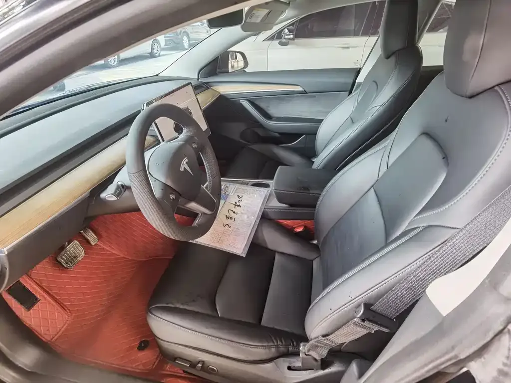 Tesla Model 3 — фото 3