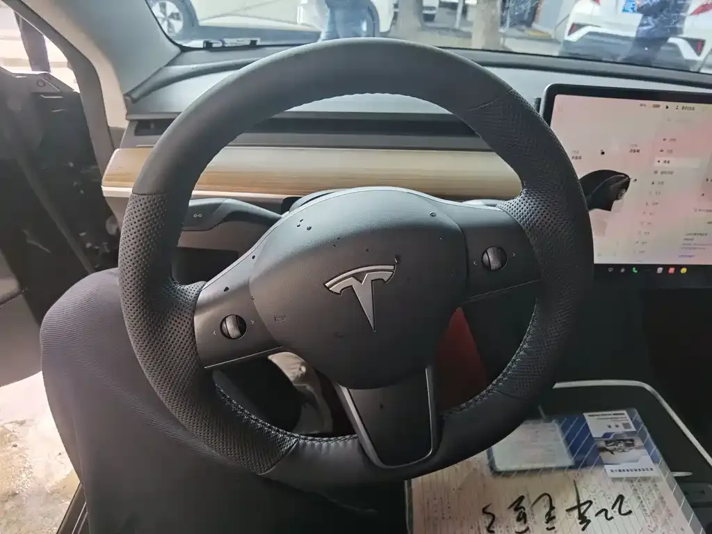 Tesla Model 3 — фото 5