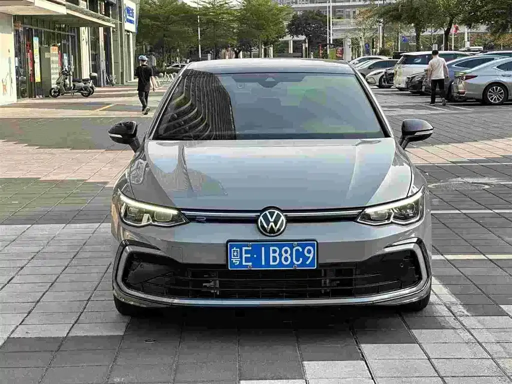 Volkswagen Golf — фото 1