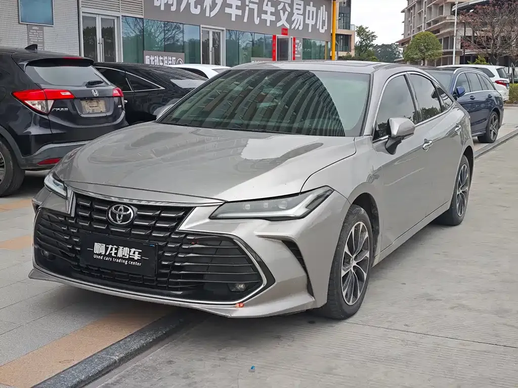 Toyota Avalon — фото 1