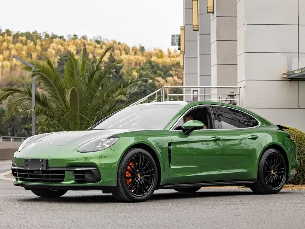 Porsche Panamera — фото 1
