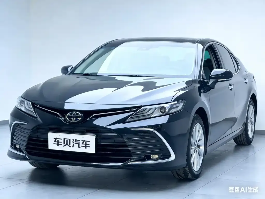 Toyota Camry — фото 1