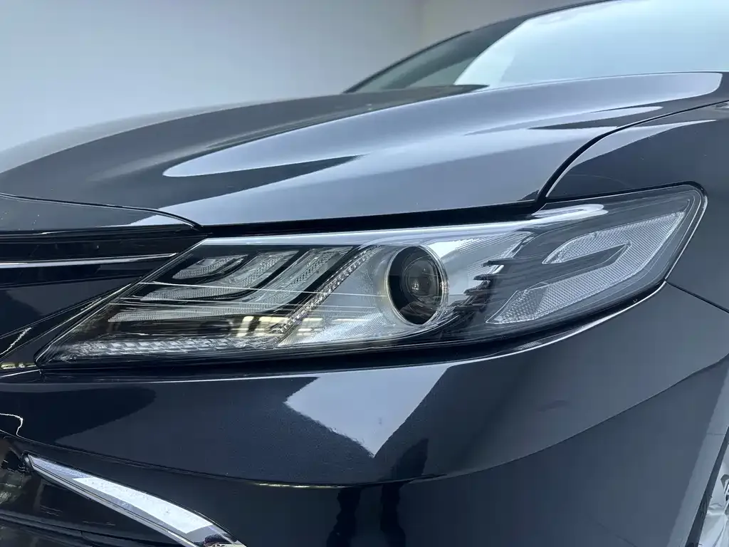Toyota Camry — фото 2