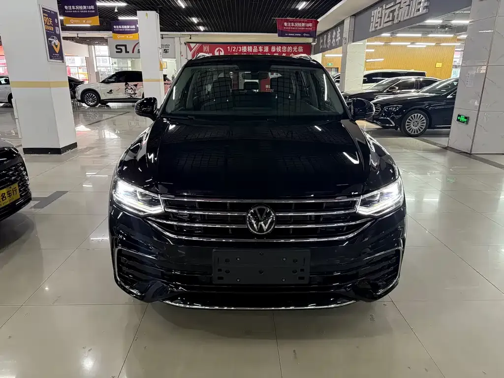 Volkswagen Tiguan L — фото 4