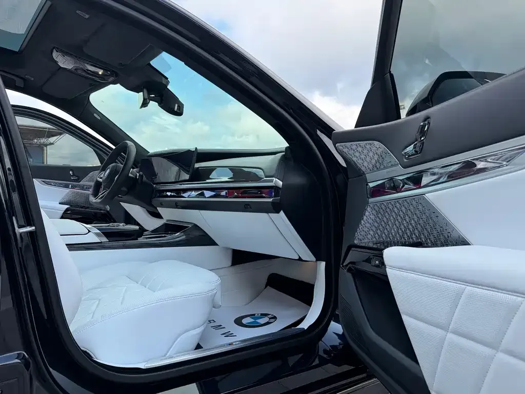 BMW i7 — фото 5