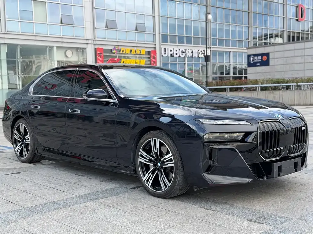 BMW i7 — фото 6