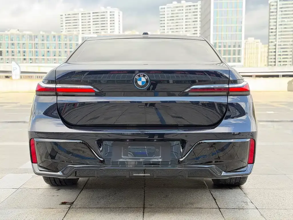 BMW i7 — фото 9