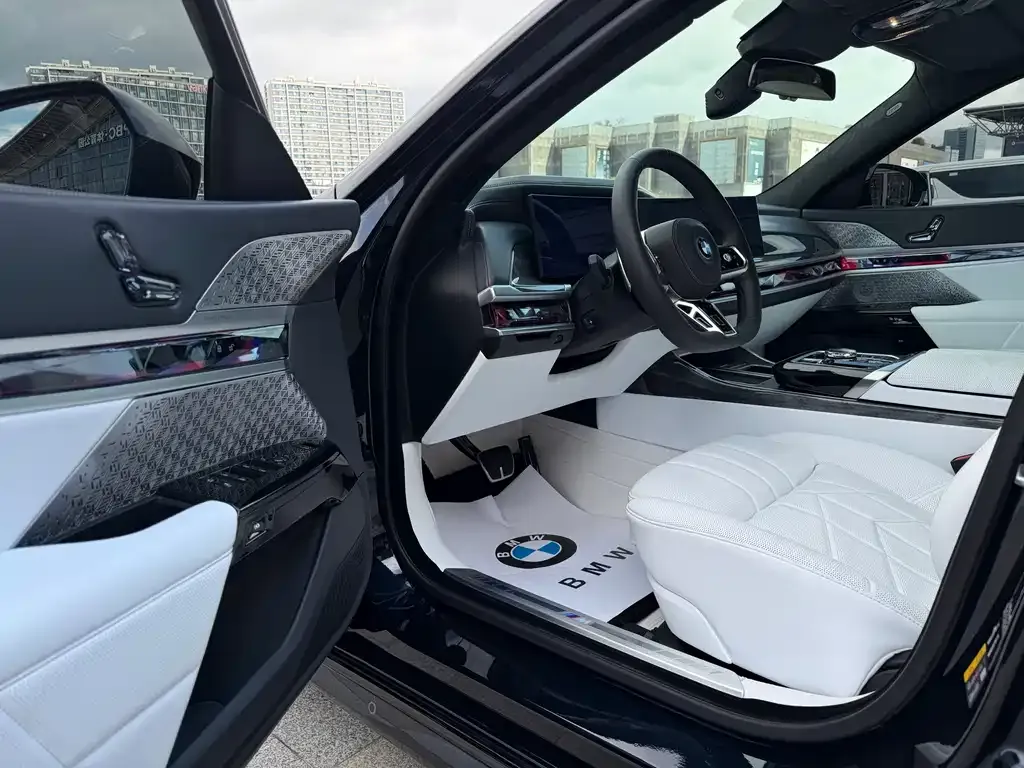 BMW i7 — фото 3