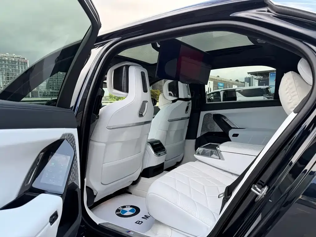 BMW i7 — фото 7