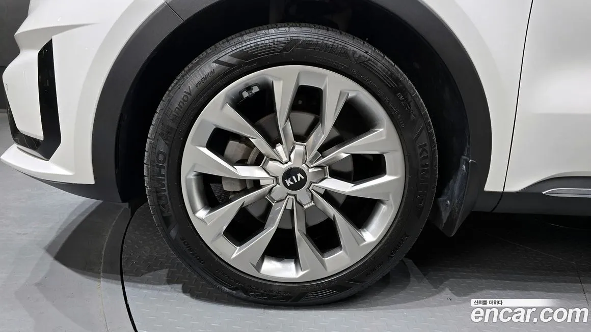 Kia Sorento — фото 8
