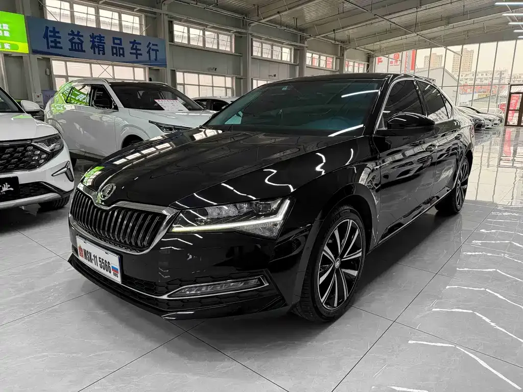 Skoda Superb — фото 1