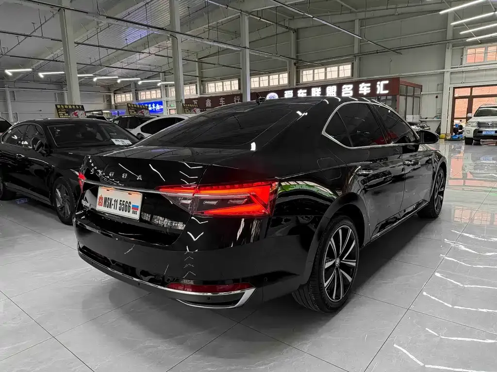 Skoda Superb — фото 3