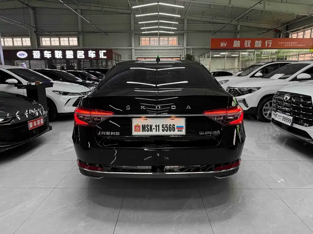 Skoda Superb — фото 4