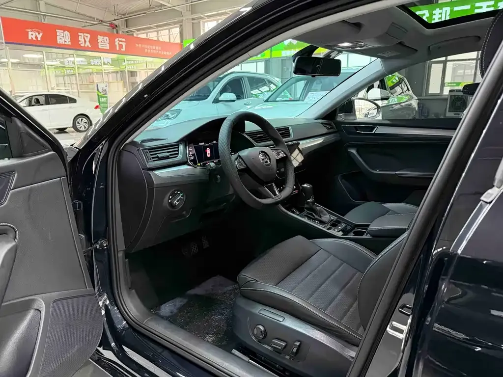 Skoda Superb — фото 9