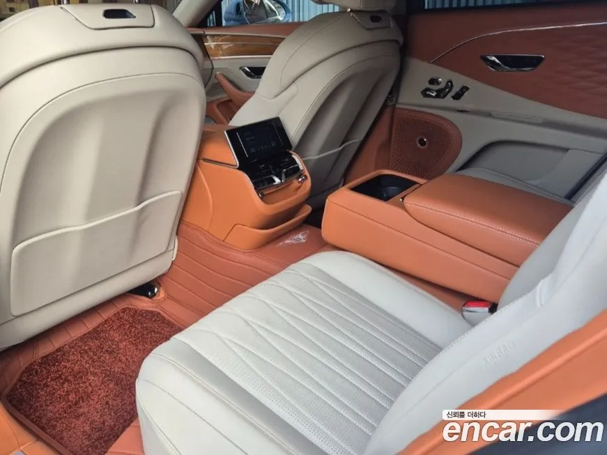 Bentley Flying Spur — фото 2