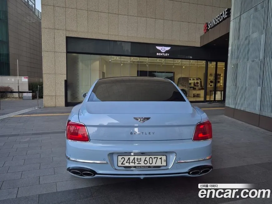 Bentley Flying Spur — фото 10