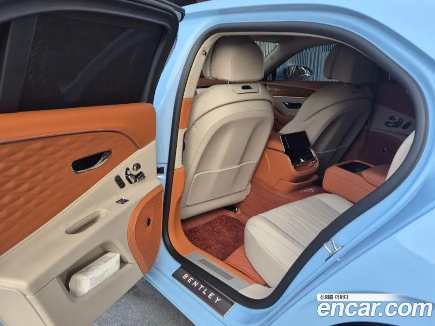 Bentley Flying Spur — фото 3