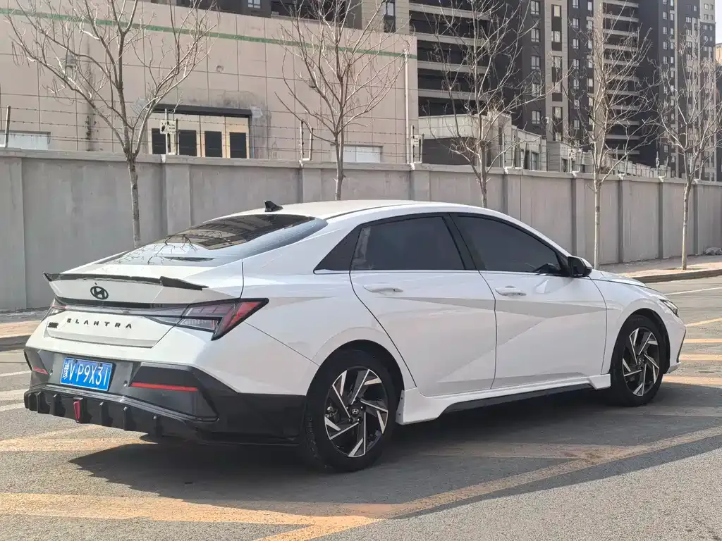 Hyundai Elantra — фото 3