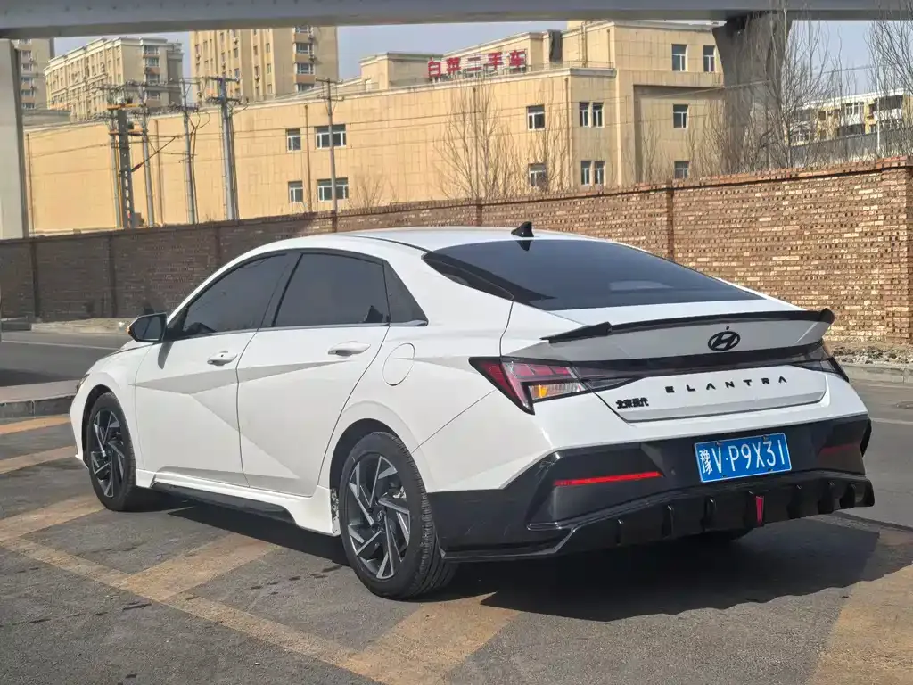 Hyundai Elantra — фото 2