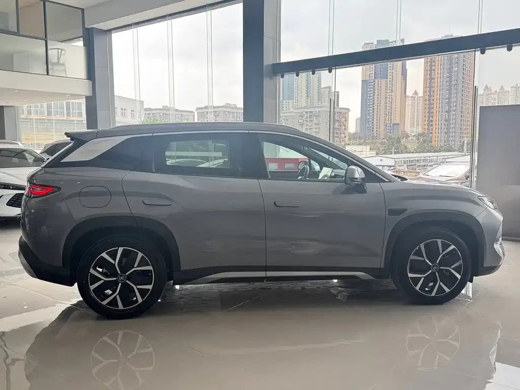 BYD L DM-i — фото 9