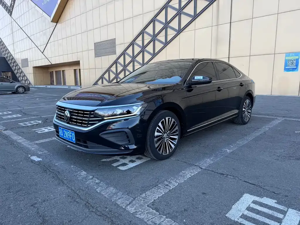 Volkswagen Passat — фото 1