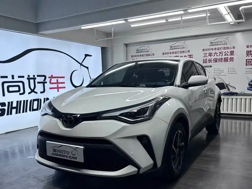 Toyota C-HR — фото 1