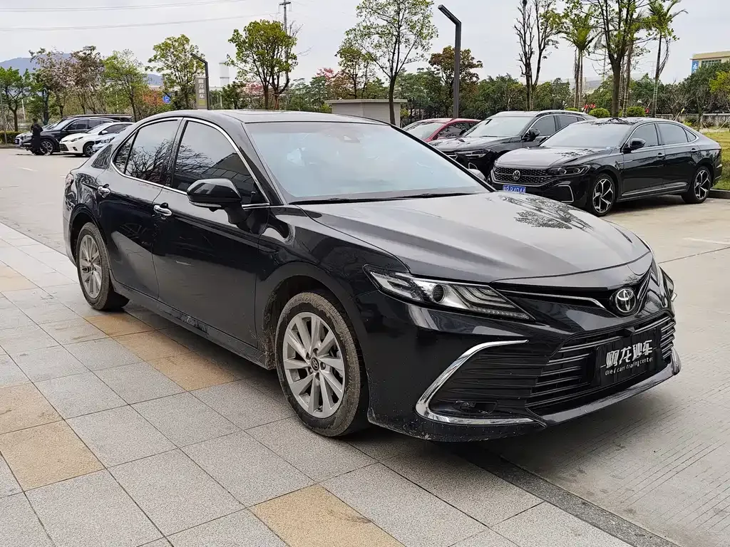 Toyota Camry — фото 9