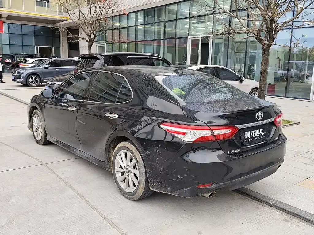 Toyota Camry — фото 5