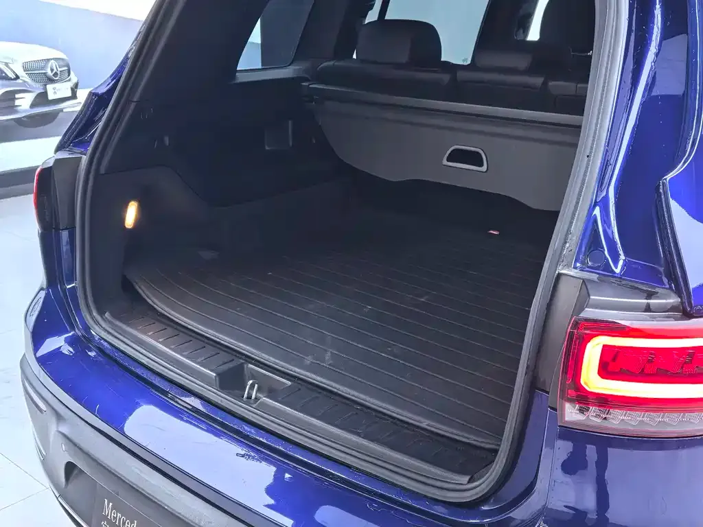 Mercedes-Benz EQB — фото 10