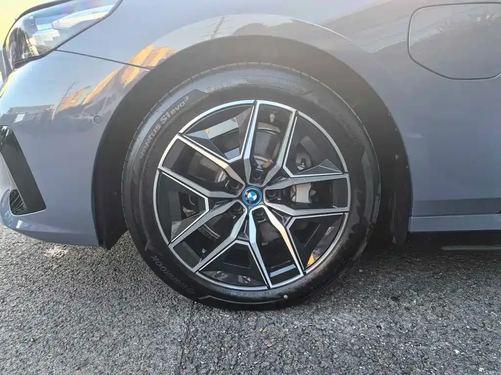 BMW i5 — фото 10