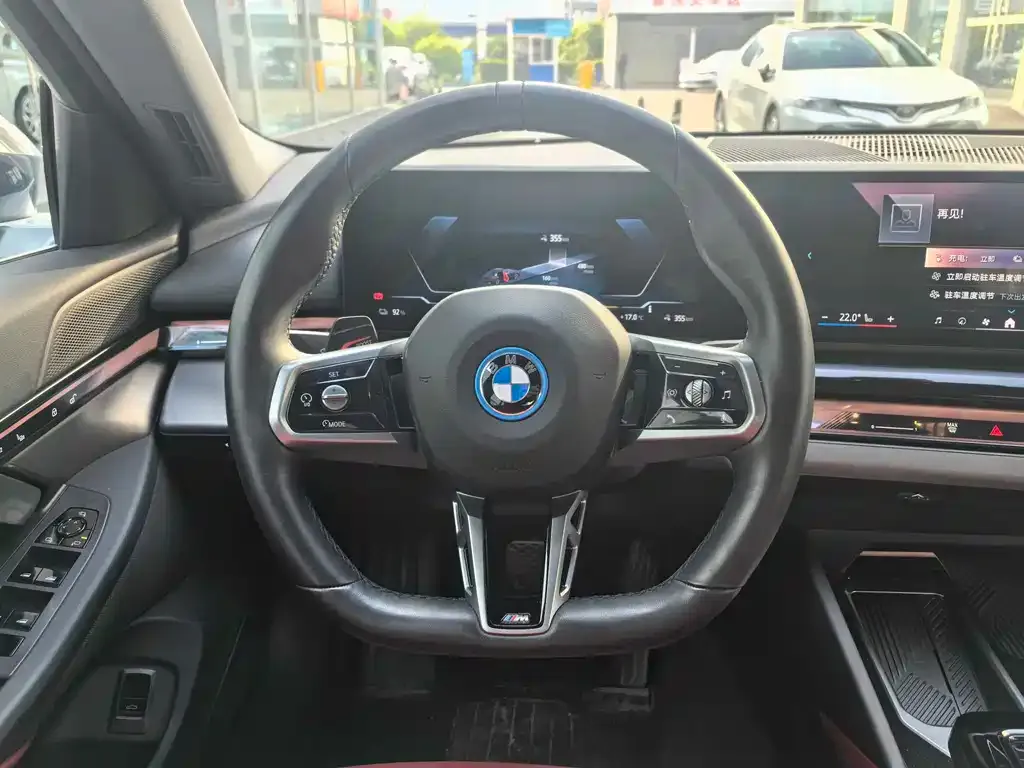 BMW i5 — фото 8
