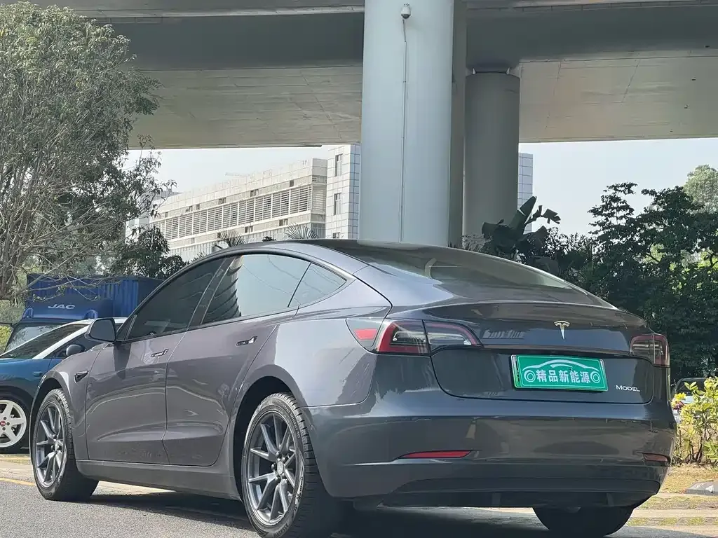 Tesla Model 3 — фото 9