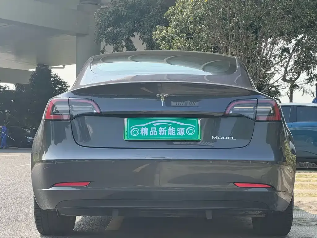 Tesla Model 3 — фото 8