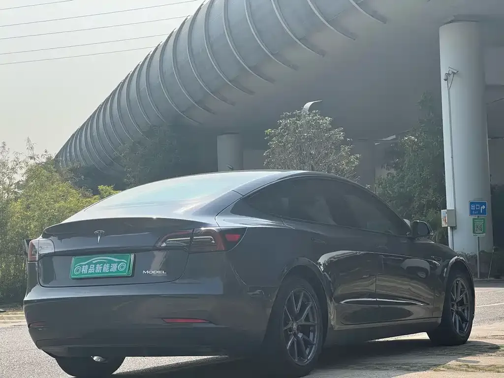 Tesla Model 3 — фото 3