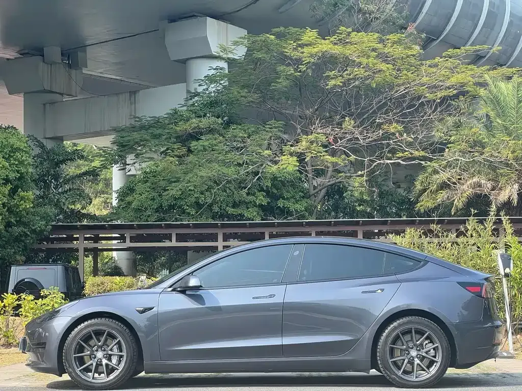 Tesla Model 3 — фото 10
