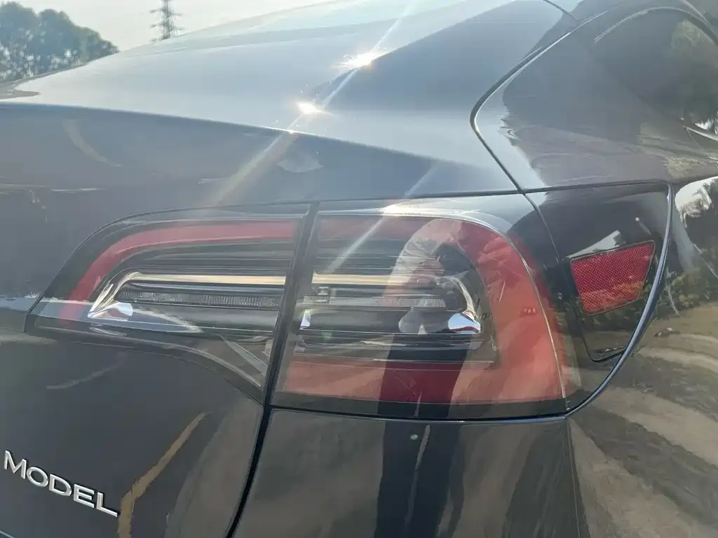 Tesla Model 3 — фото 2