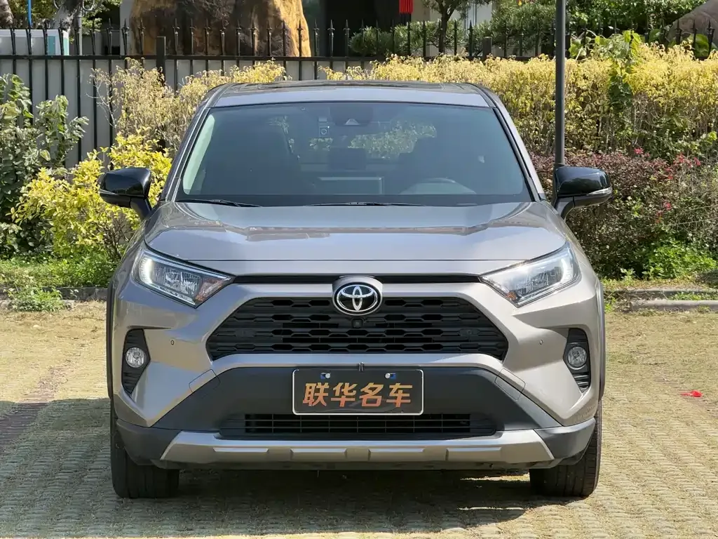 Toyota RAV4 — фото 2