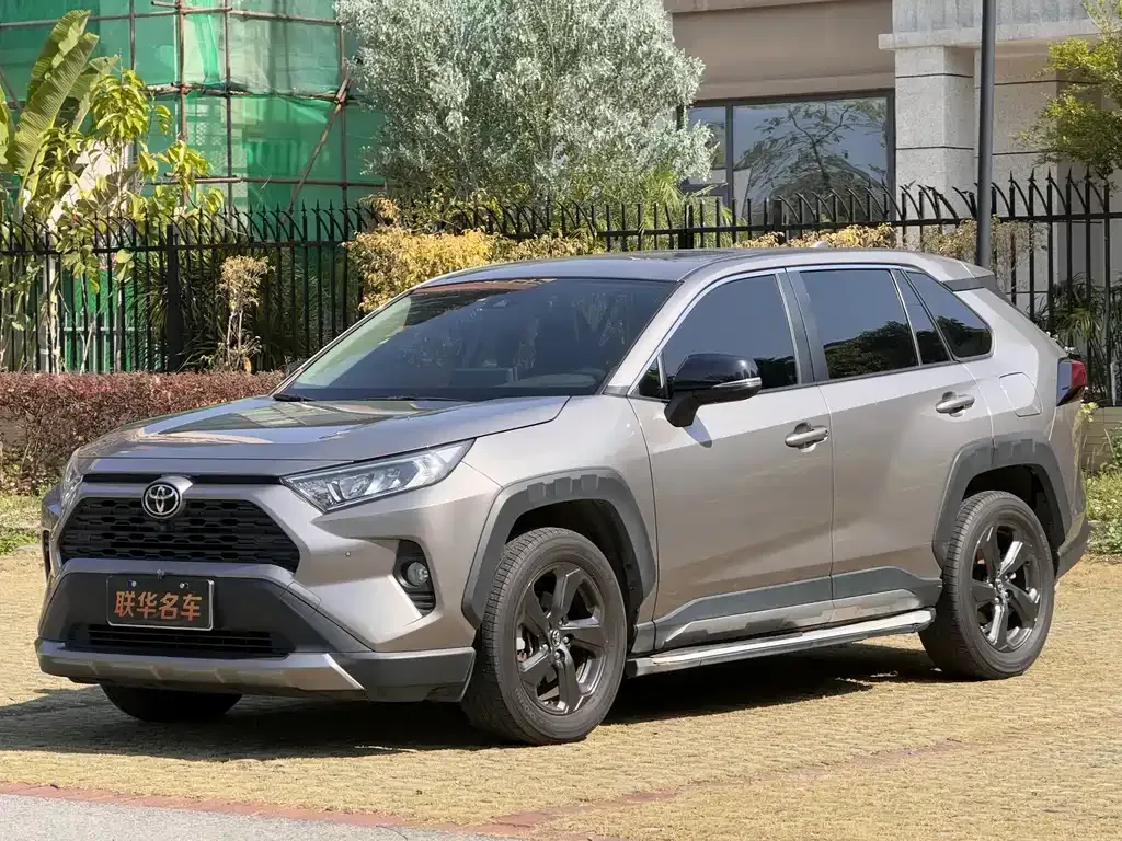 Toyota RAV4 — фото 3