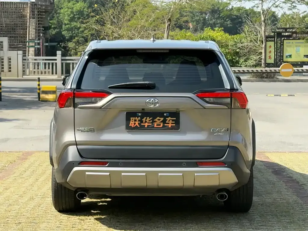 Toyota RAV4 — фото 4