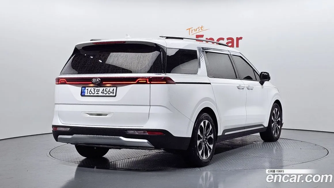Kia Carnival — фото 4