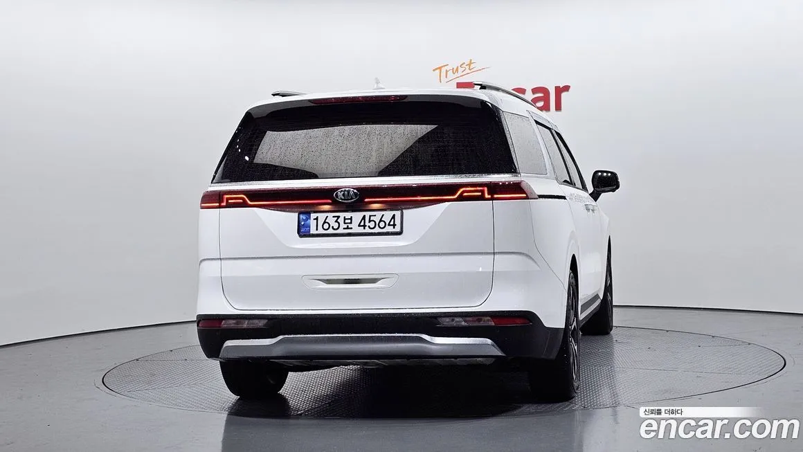 Kia Carnival — фото 3