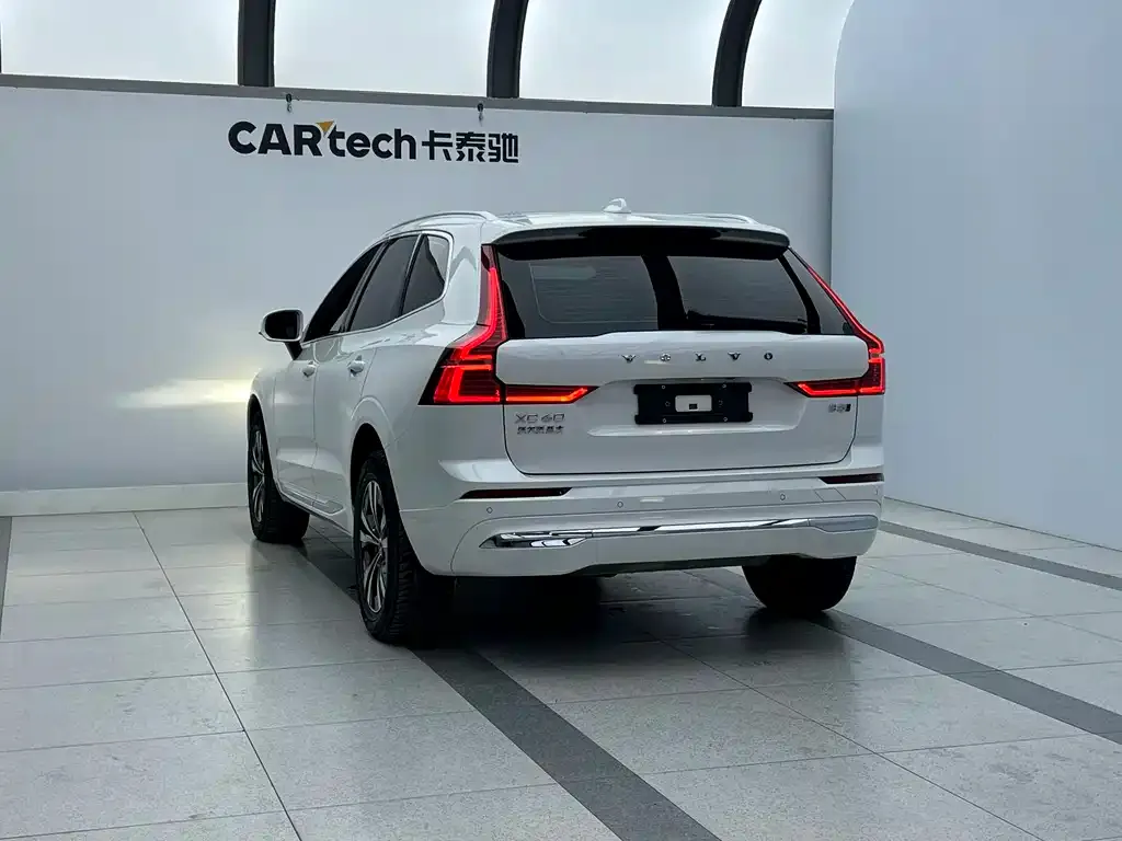 Volvo XC60 — фото 4