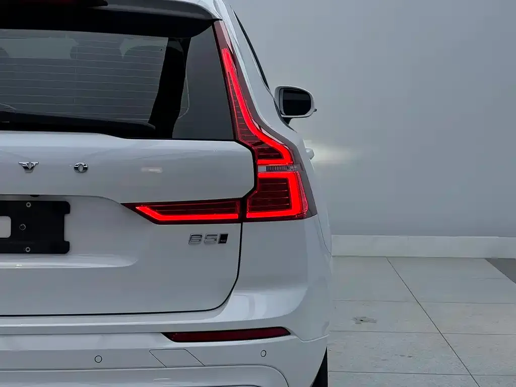 Volvo XC60 — фото 7